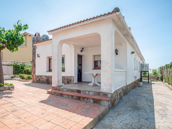Lovely house with a huge garden in Vendrell, Costa Dorada