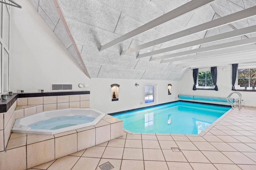 Strandnahes Poolhaus für 10 Personen, Sauna und Whirlpool in Blavand, Varde