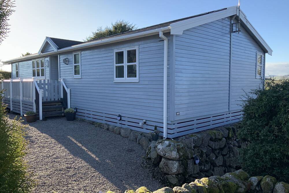 Holly Blue - Cosy wooden lodge, Kippford in Kippford, Dumfries and Galloway