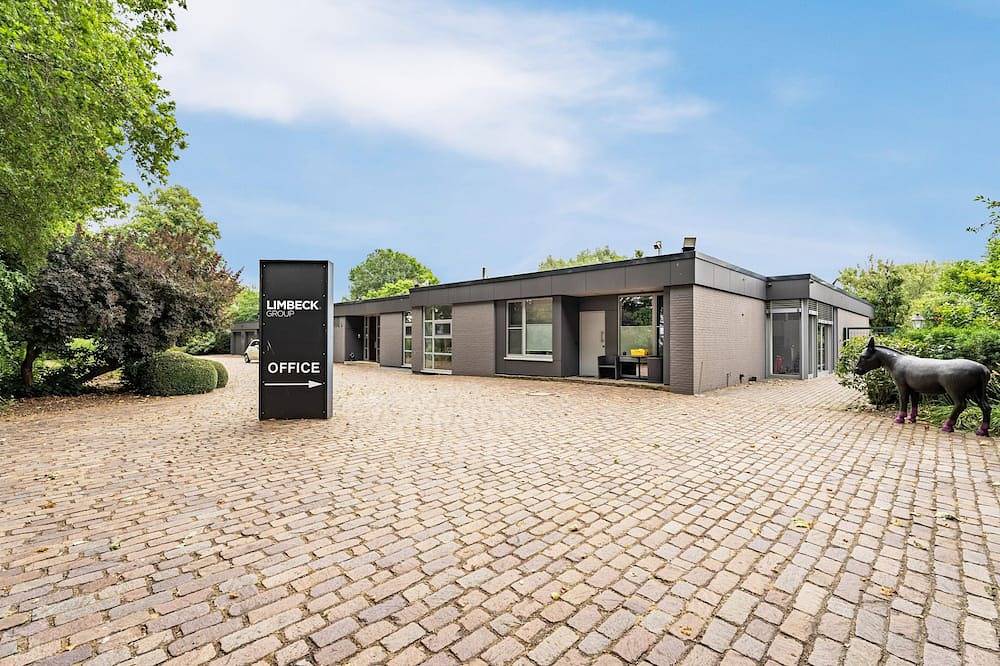 Villa „Traumhaus am See“ mit Seeblick, privater Terrasse und Wlan in Wesel, Niederrhein