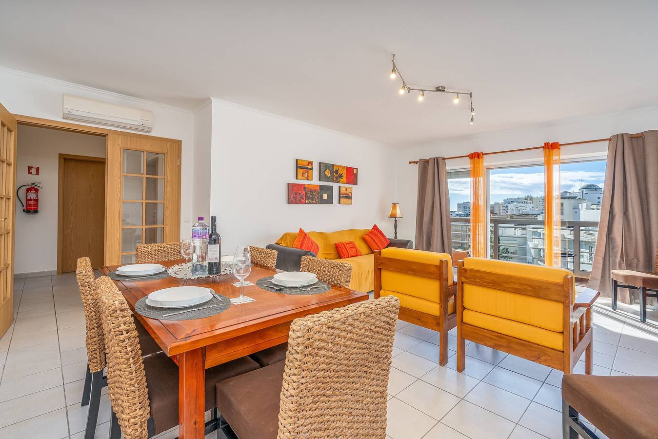 Entire apartment, Apartment 'Cool Motion Rocha Beach T1' with Balcony, Wi-Fi and Air Conditioning in Praia da Rocha, Portimão