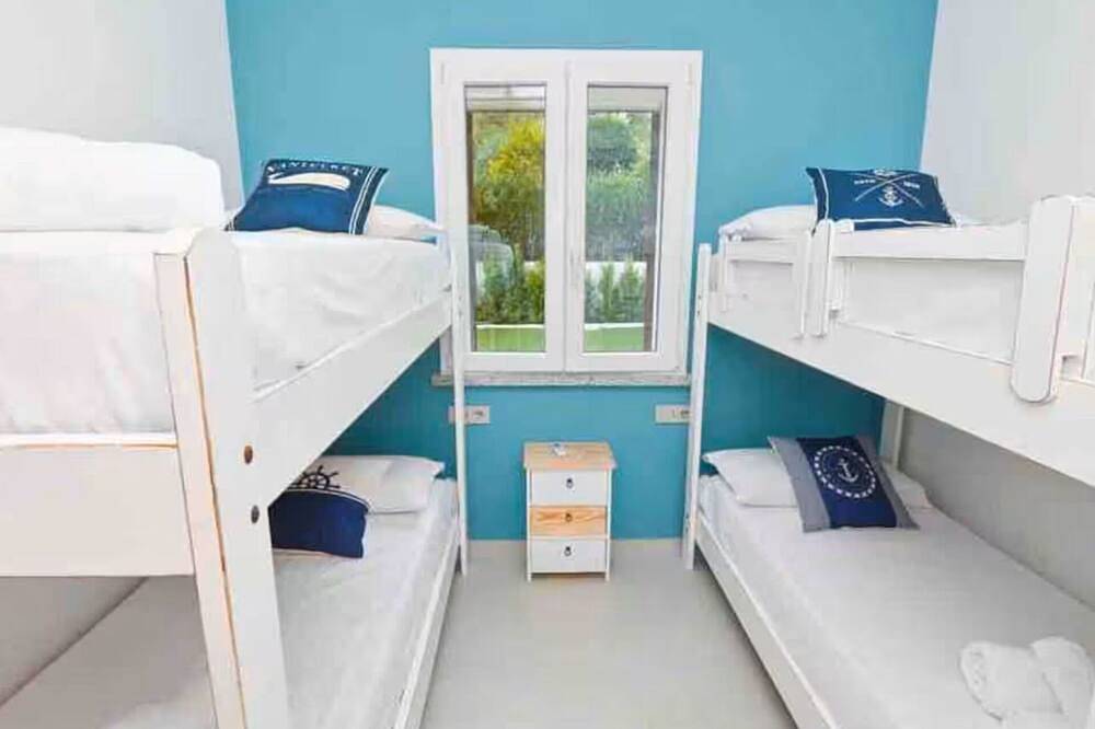 Schönes alleinstehendes Ferienhaus mit Klimaanlage,  W-Lan, Whirlpool, privatem Pool, Tv, Innenhof in Simius, Villasimius