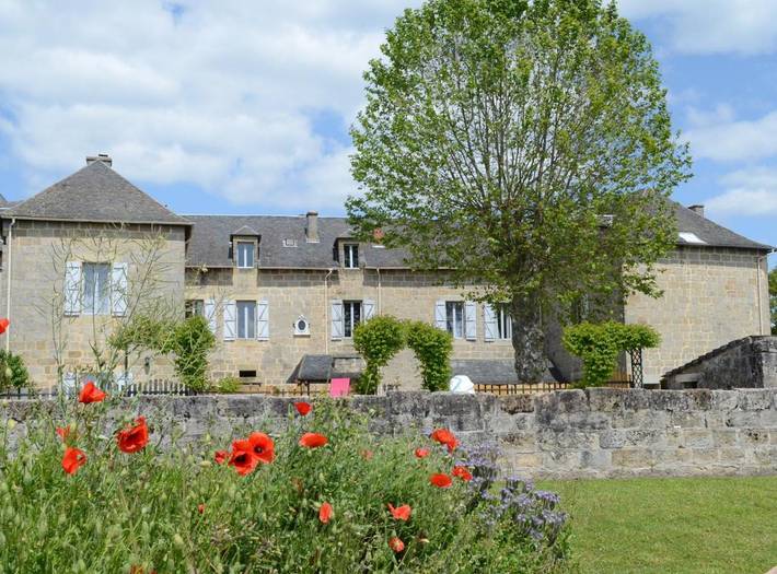 Gîte pour 4 personnes, avec jardin ainsi que vue et piscine dans Noailles (Corrèze)