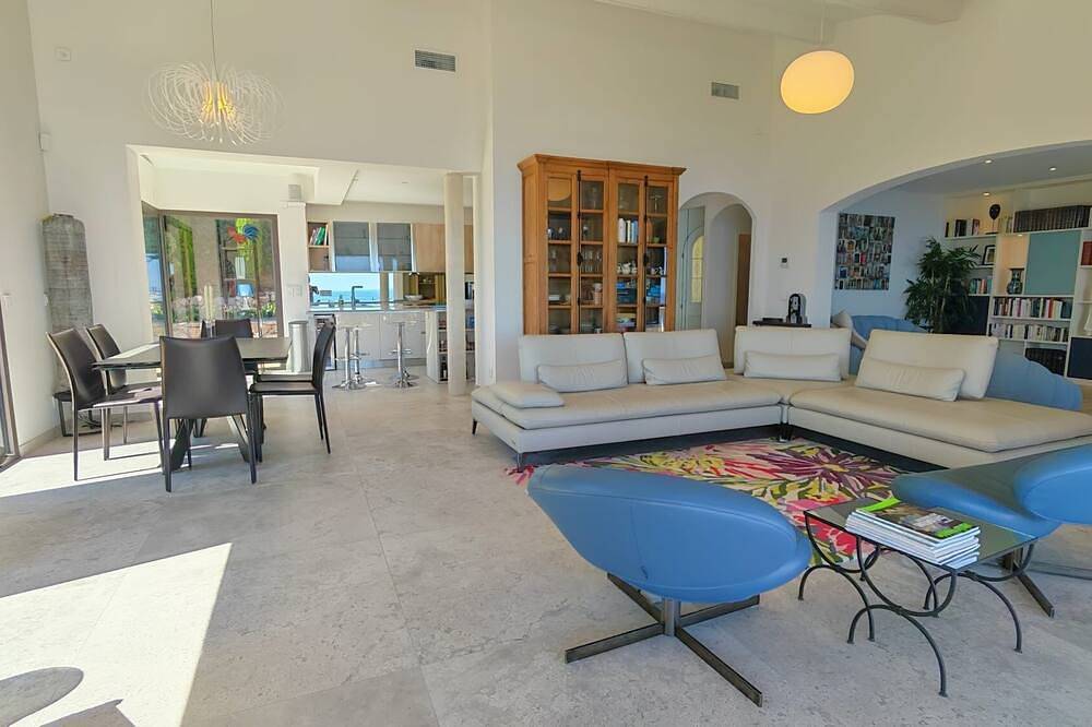 Exceptional Sea View Villa Saint Raphael 15 'walking from The Beach in Anthéor, Saint-Raphaël