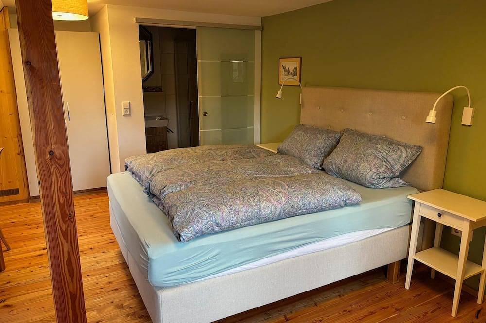 Ganze Wohnung, Helles Appartement mit Lärchenfussboden in Oettingen i.Bay., Bayerisch Schwaben