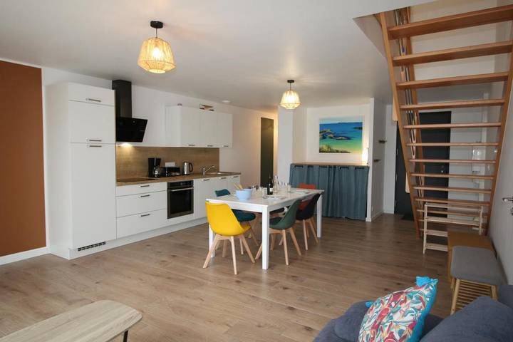Gîte pour 6 personnes, avec vue et terrasse dans Pérello