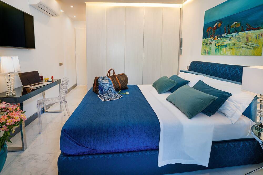 Appartamento intero, Appartamento di lusso sulla spiaggia Taormina w. Parcheggio (2Br / 2Bath) in Mazzeo, Taormina