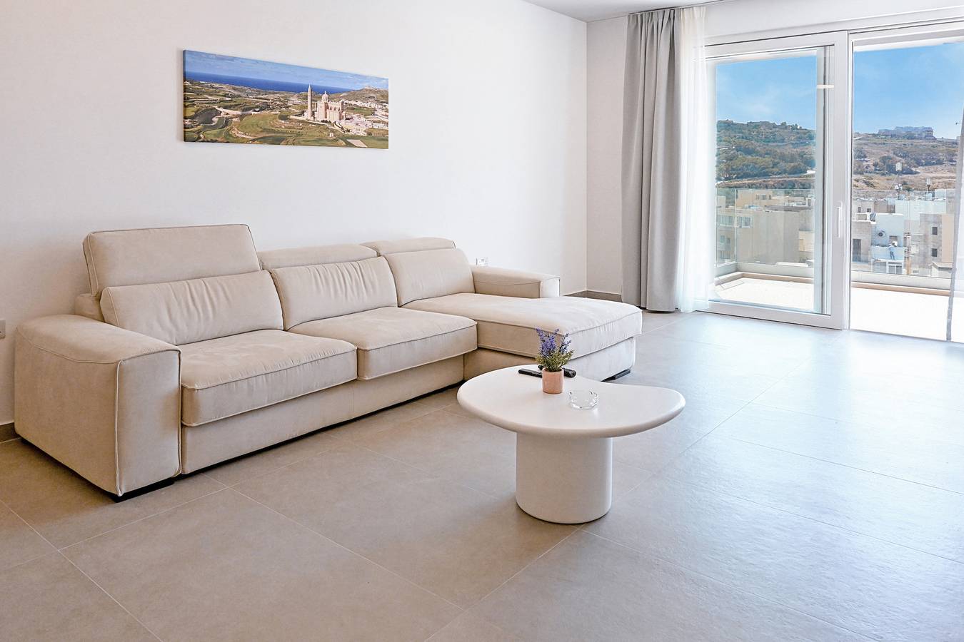 Ganze Wohnung, Modern Seaside Apart in Marsalforn - 6A in Marsalforn, Zebbug
