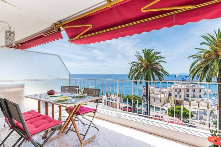 Gîte pour 2 personnes, avec vue et jardin dans Le Boulevard Frank Pilatte
