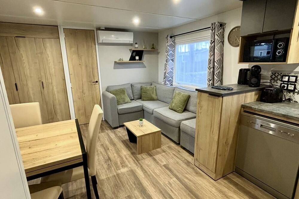 Camping pour 8 Personnes dans Saint-Julien-en-Born, Région de Dax