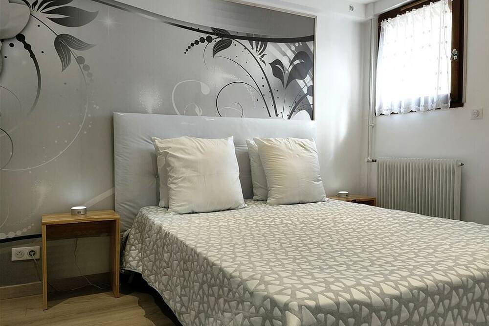 Apartamento entero, Gîte Rosier n ° 1805Bis du Haut-Jura con spa y sauna, ubicado en el nivel del jardín in Foncine-le-Haut, Parc naturel régional du Haut-Jura