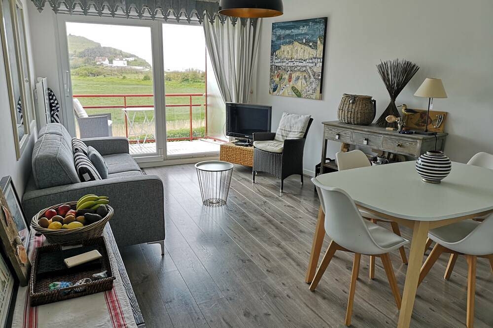 Entire apartment, Les Plus Hautes Falaises d' Europe in Criel-sur-Mer, Dieppe region
