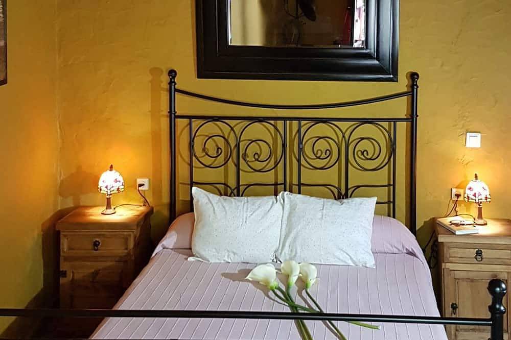 Casa Rural Con Jacuzzi - El Quinqué in Galaroza, Sierra de Aracena y Picos de Aroche