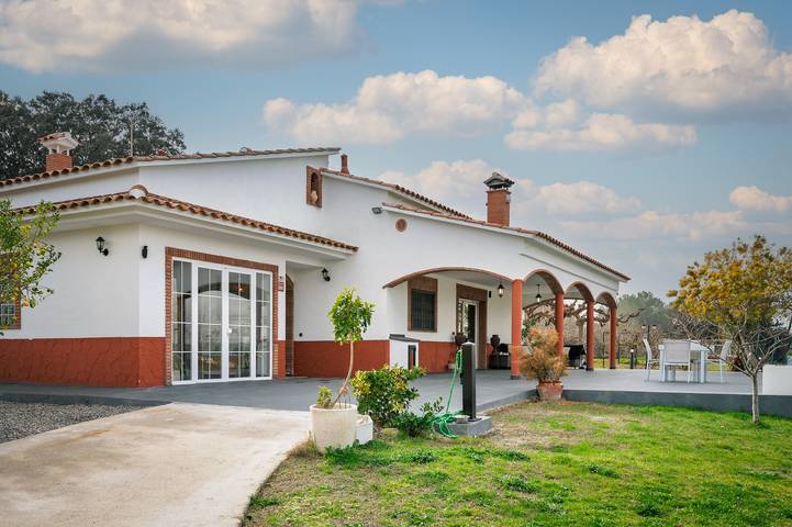 Casa de vacaciones para 7 personas, con vistas además de terraza y jardín en La Riera