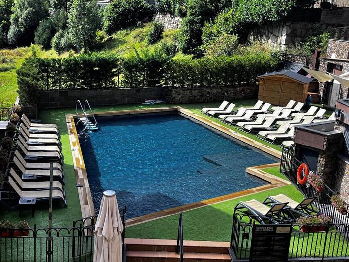 Hotel para 2 personas, con vistas además de jardín y piscina, Se admiten mascotas - 1