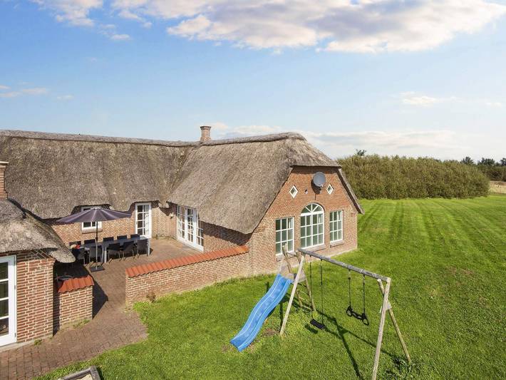 Ferieudlejning for 20 personer, med pool og jacuzzi, børnevenlig i Ulfborg