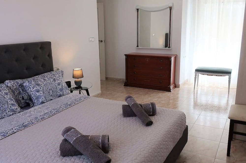 Apartamento entero, Your central and comfortable 100 sqm flat in Valencia City. 10 Gigabit internet in Valencia City Centre, Valencia