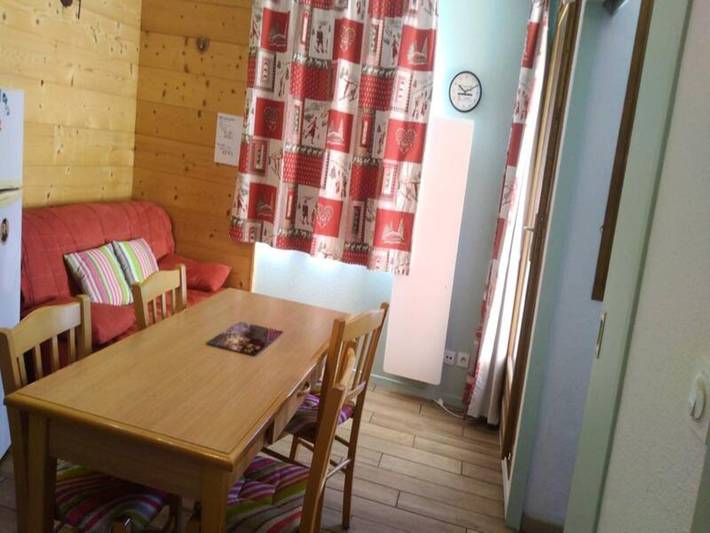 Gîte pour 4 personnes, avec piscine, adapté aux familles dans Office De Tourisme De Saint Sorlin D Arves - 4