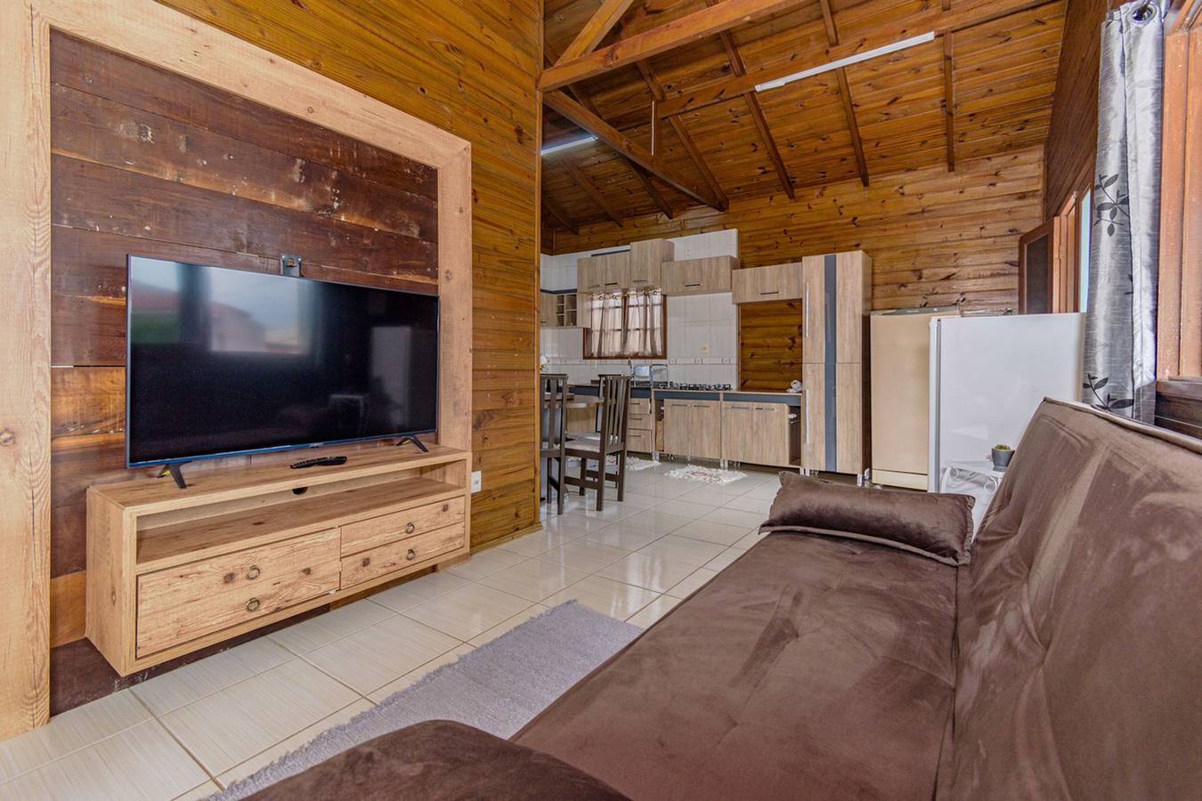 Casa com Piscina, Churrasqueira e Salão de Jogos in Governador Celso Ramos, Litoral Catarinense