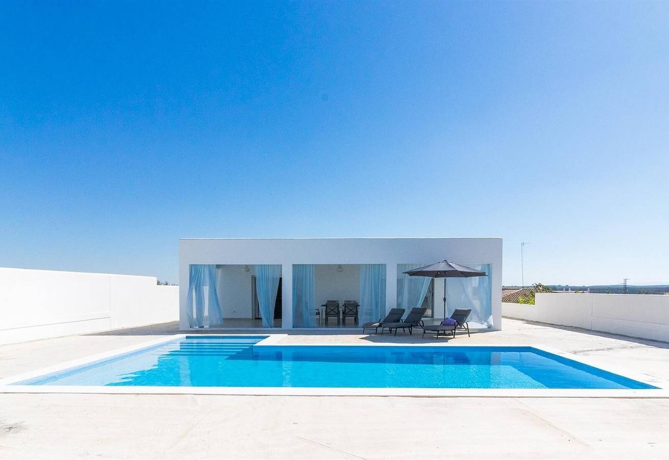 Casa Rural "Villa Myj" con piscina, jardín, terraza y Wi-Fi in Marchena, Provincia de Sevilla