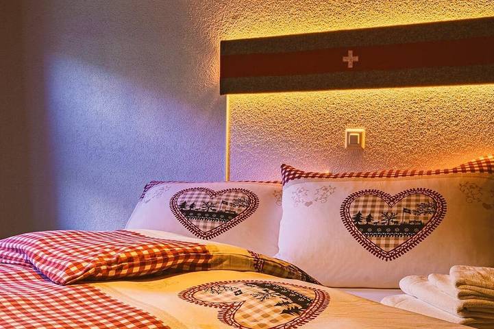 Chalet für 6 Personen, mit Terrasse und Whirlpool in der Schweiz - 3