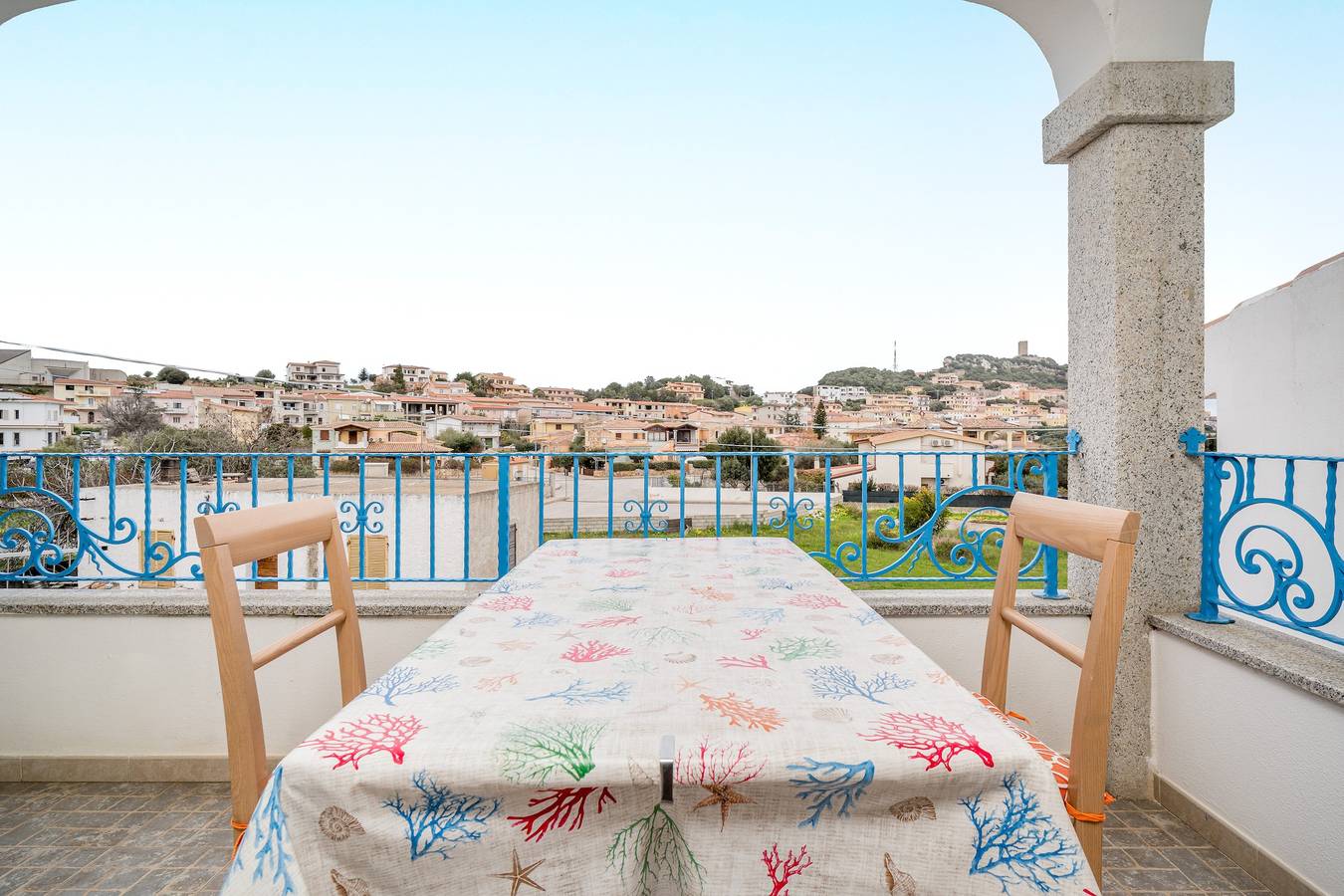 Appartamento intero, Appartamento 'S'ercole Superior' con vista sul borgo medievale e terrazza privata in Flumini, Posada