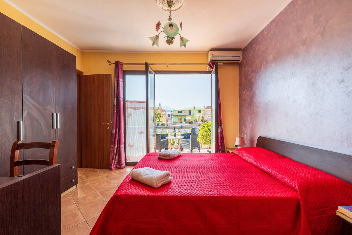 Zimmer 'Dalia' mit Balkon, Wi-Fi und Klimaanlage in Bari Sardo, Ogliastra Provinz