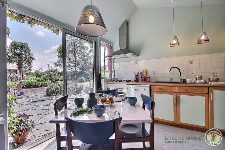 Gîte pour 4 personnes, avec jardin et terrasse à Saint-Clet - 4