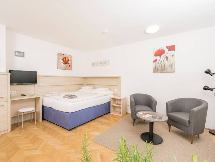 Apartamento entero, Studioappartement mit kleinem Garten und Terrasse in Hernals, Viena