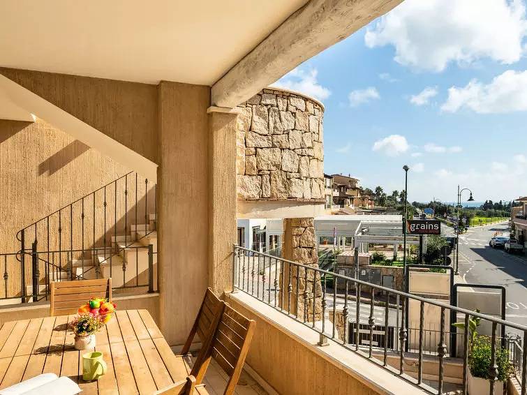 Appartement entier, Appartement moderne sur la plage avec parking et balcon - 1,5 km de Porto Luna in Crabonaxa/Villasimius, Villasimius