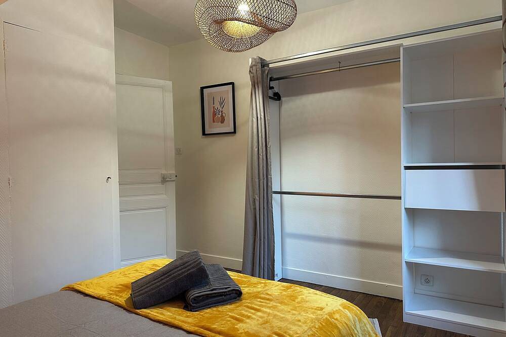 Entire apartment, Between les Marais and Cathedral in Bourges, Bourges region