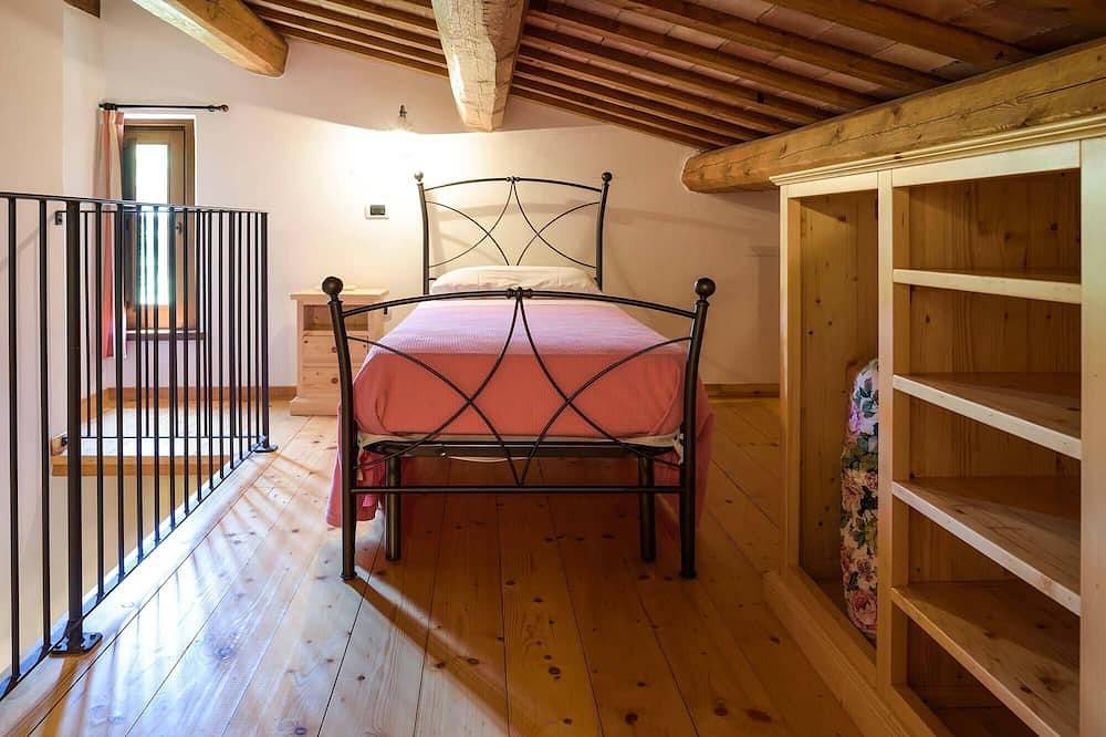 Casalantico: Le Rose, 4 pax con piscina e jacuzzi a Corinaldo, 10km dal mare in Corinaldo, Provincia di Ancona