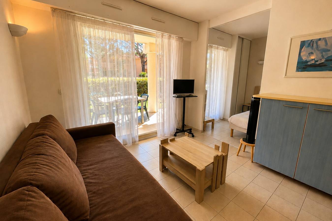 Appartement entier, Séjour à Golf-Juan | Résidence avec piscine, parc et parking in Golfe-Juan, Vallauris