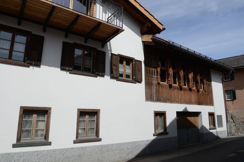 Ganze Wohnung, Gemütliche Fewo mit hohem Komfort für max. 6 Personen in Schmitten (Albula), Schmitten (GR)
