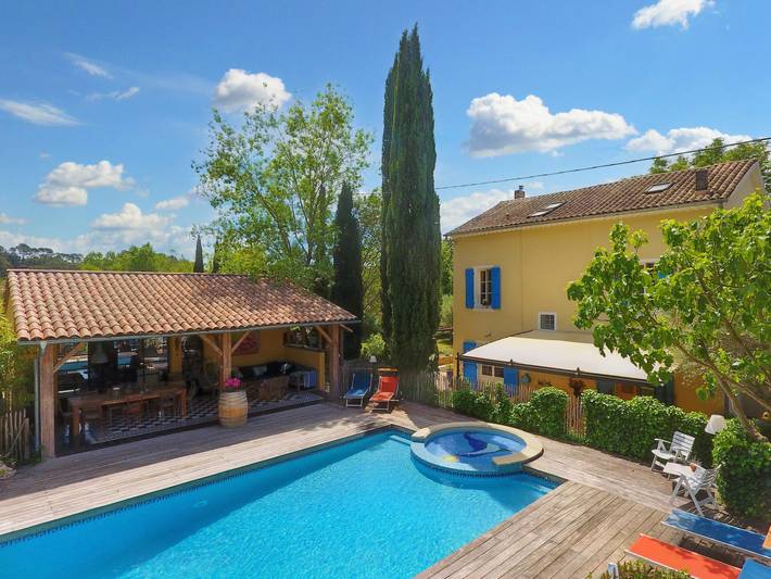 Gîte pour 10 personnes, avec piscine et sauna à Le Thoronet