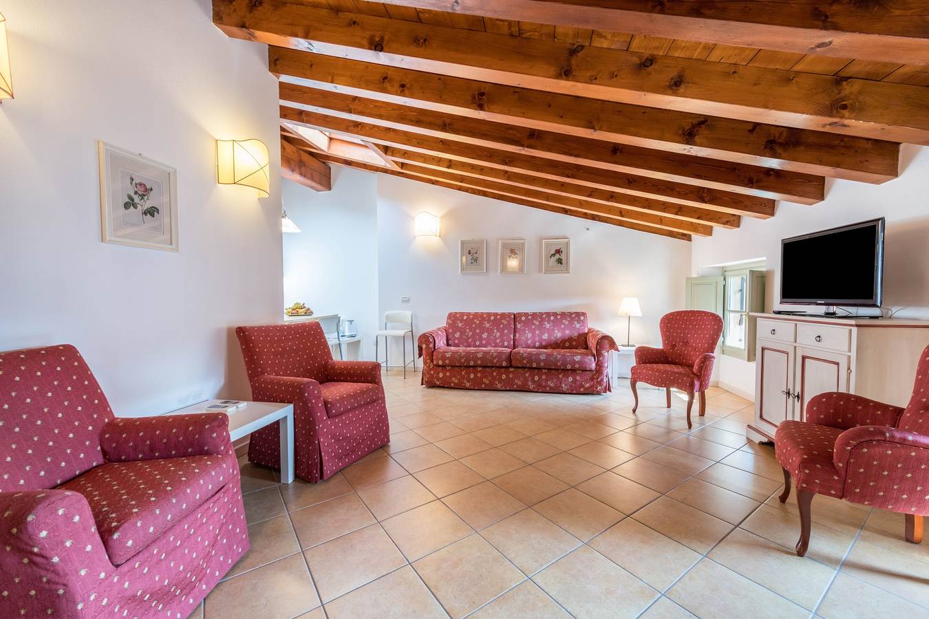 Ganze Wohnung, Ferienwohnung 'Antica Torre Goethe' mit Bergblick, Wi-Fi und Klimaanlage in San Felice del Benaco, Gardasee-Berge