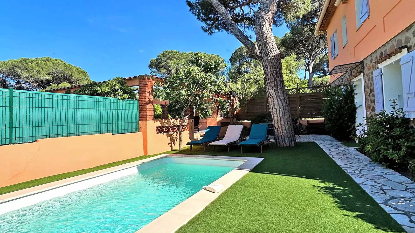Ganze Wohnung, Ferienwohnung T3 - Garten - Privater Pool - Klimaanlage - Wifi - Semaphore - Sainte Maxime in Sainte-Maxime, Mittelmeerküste (Frankreich)
