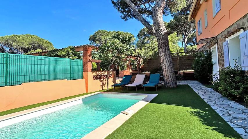 Ganze Wohnung, Ferienwohnung T3 - Garten - Privater Pool - Klimaanlage - Wifi - Semaphore - Sainte Maxime in Sainte-Maxime, Mittelmeerküste (Frankreich)