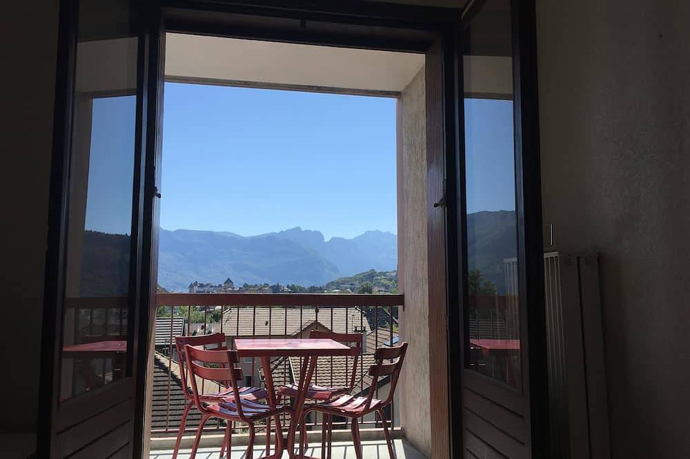 Appartement entier, Appartement 40 M2 avec belle vue ,endroit calme à 10mn à pied du centre in Cran-Gevrier, Annecy (commune)
