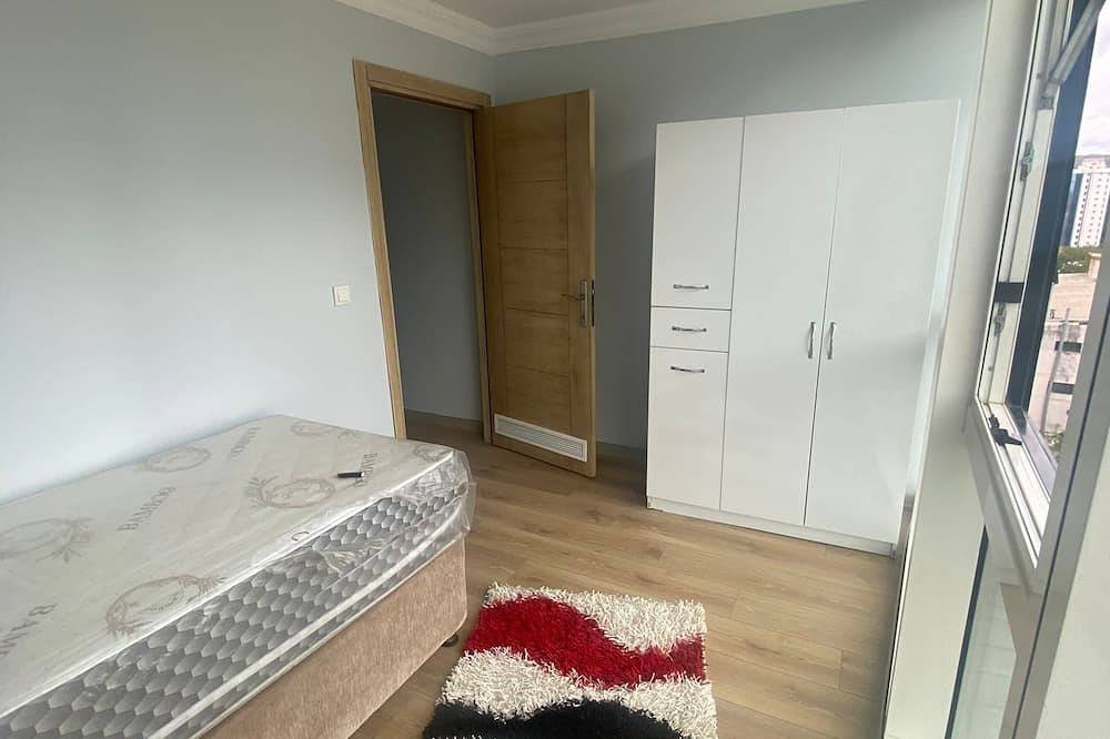 Entire apartment, Cozy 2-bedroom condo with Ac, fitness room, Wifi in lovely Istanbul in Istanbul, Marmara region