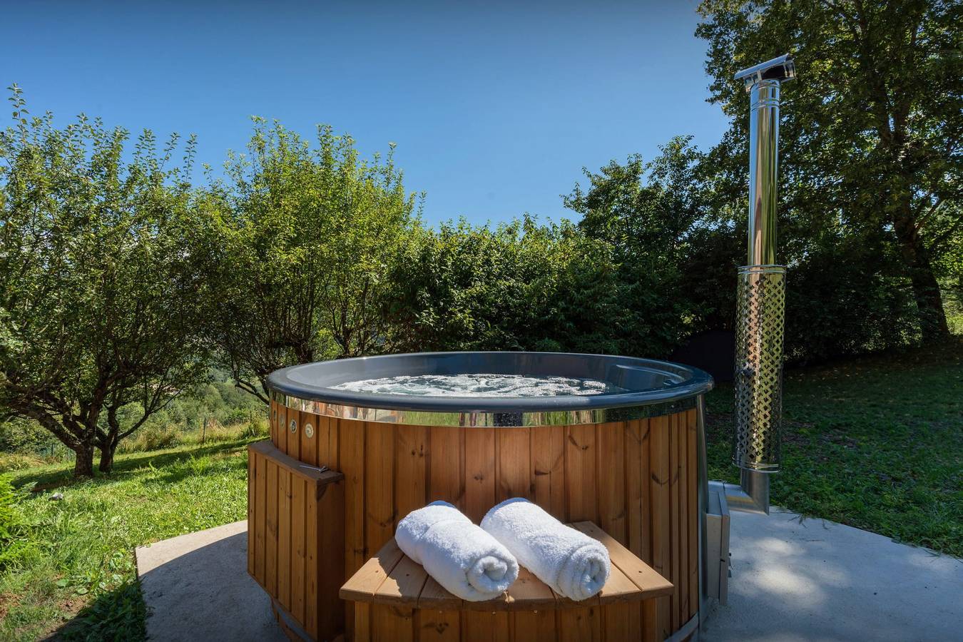 Charming farmhouse for 10 with Mont Blanc views from hot tub - Ovo Network in Mieussy, Region Bonneville