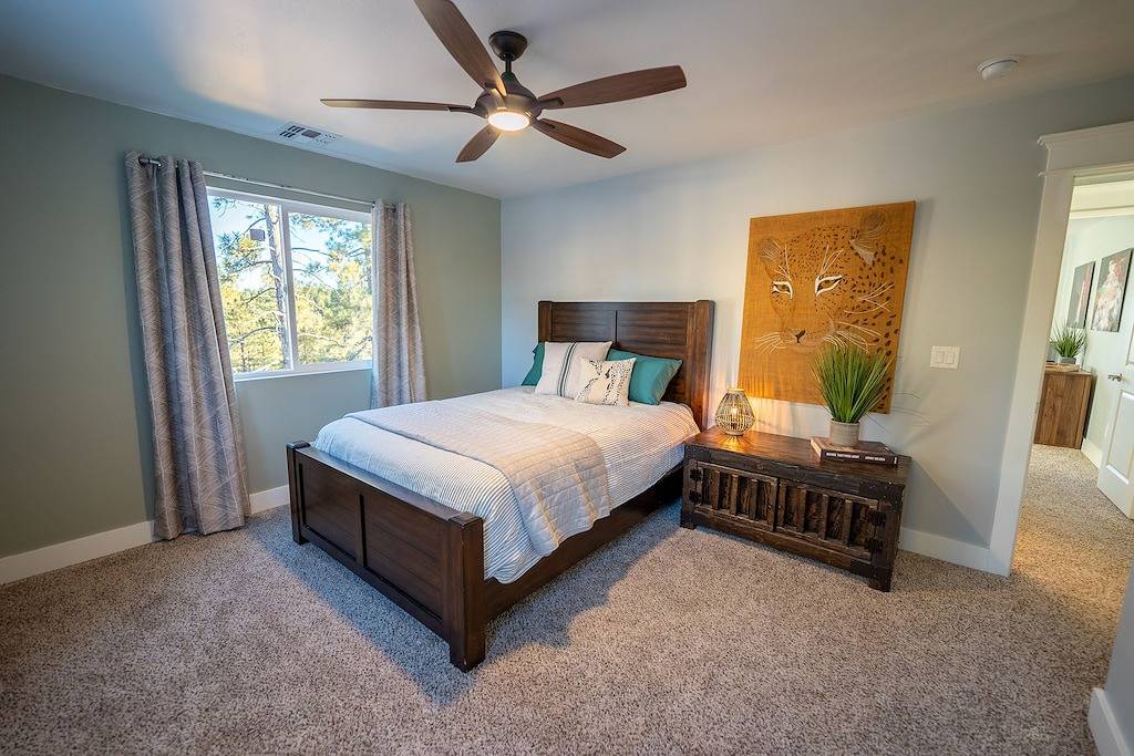 Luxus in den Kiefern - Sternenblick am Feuer + Blick auf endlose Ponderosa-Kiefern in Flagstaff, Coconino Nationalwald