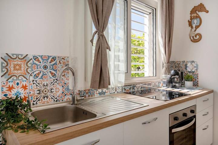 Villa pour 6 personnes, avec piscine et bassin pour enfant ainsi que vue et jardin, animaux acceptés à Bari - 3