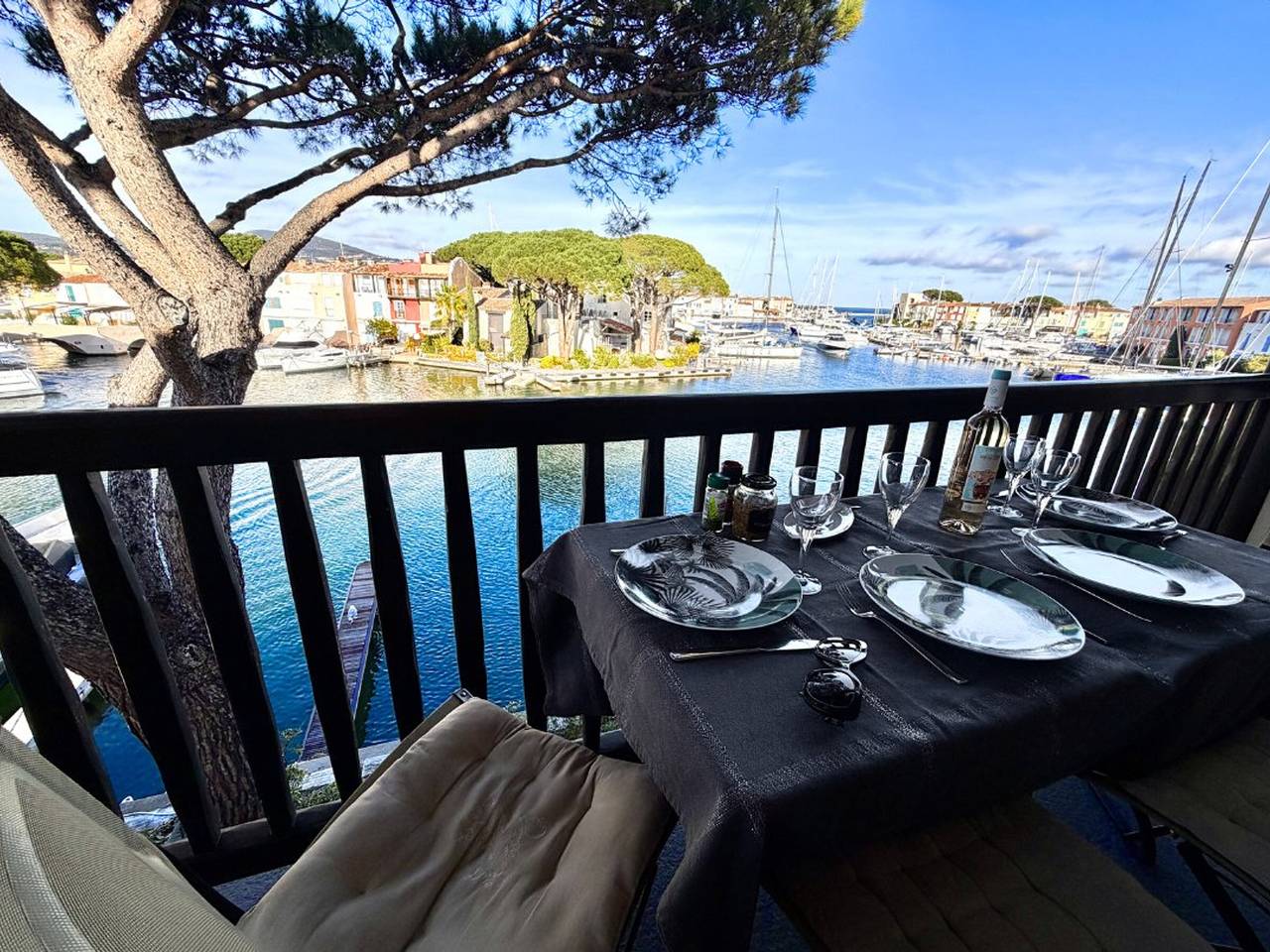 Hel leilighet, Renovated apartment with Internet, 2 bedrooms, parking in Port Grimaud in Port Grimaud, Grimaud