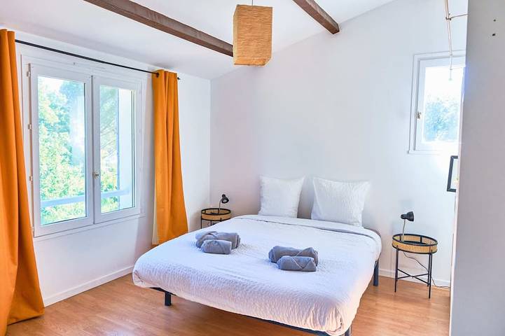 Location de vacances pour 10 personnes, avec terrasse et jardin, animaux acceptés à Volonne - 4