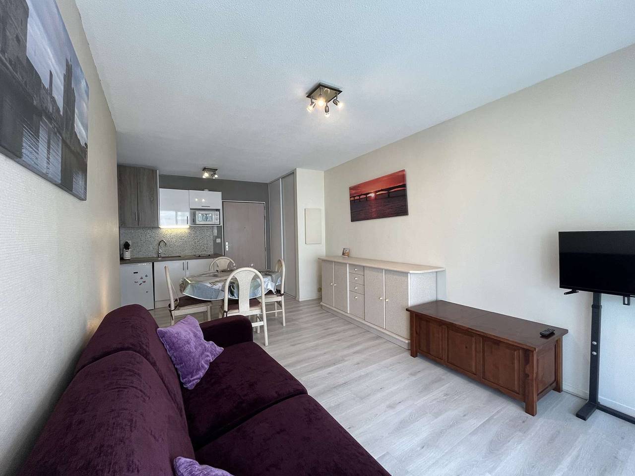 Apartamento entero, Estudio acogedor cerca de la playa con balcón y aparcamiento en La Rochelle in La Rochelle, Región de La Rochelle