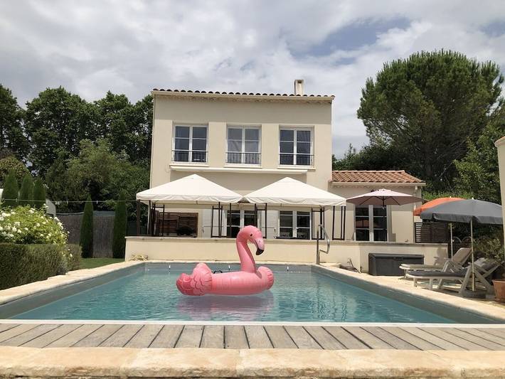 Location de vacances pour 6 personnes, avec terrasse et piscine à Paradou - 2