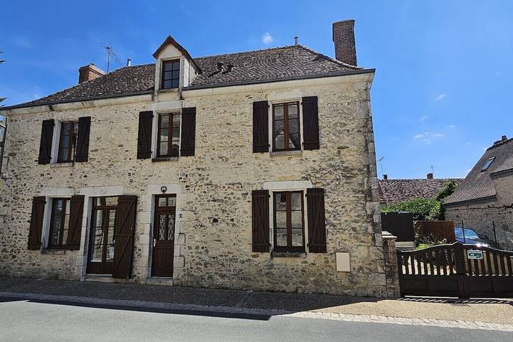 Location de vacances pour 12 personnes, avec terrasse et jardin à Lureuil