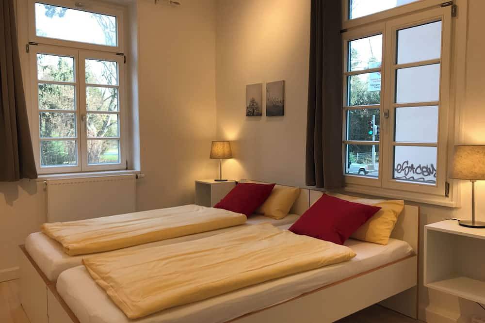 Apartamento entero, Apartamento de 2-3 habitaciones \"Am Nonnenhaus\", casco antiguo cerca de la universidad para 2-6 personas in Tubinga, Neckar-Alb