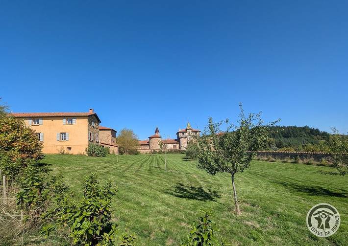 Gîte pour 12 personnes, avec piscine ainsi que jardin et terrasse, animaux acceptés
